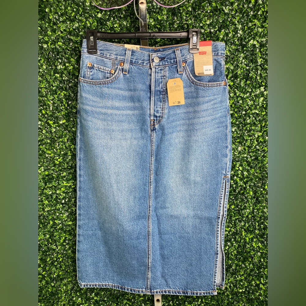 LEVI Blue Jean Skirt Size 28 New With Tags